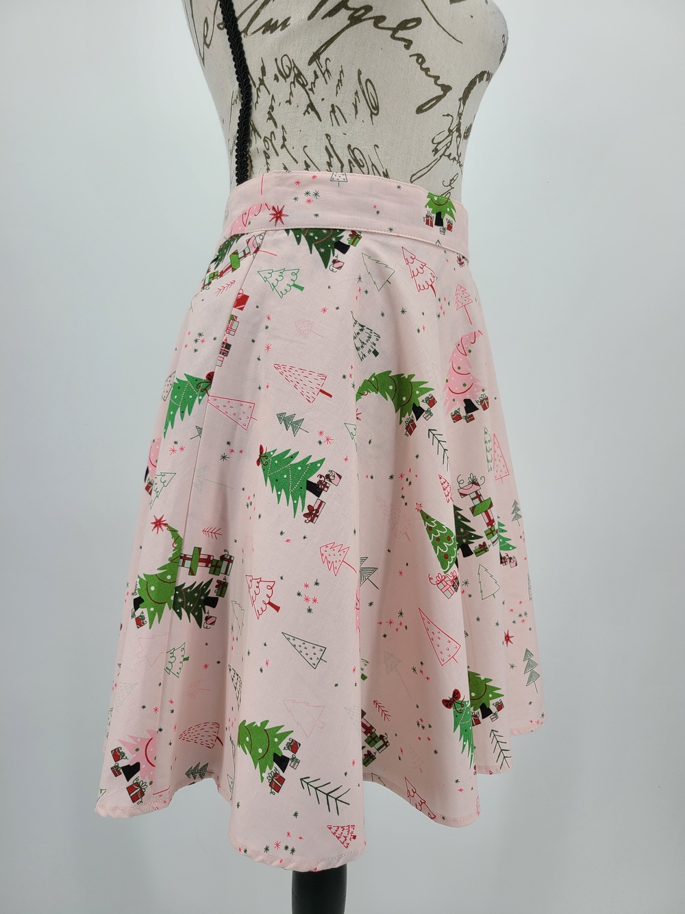 Retrolicious 100% Cotton Pink Christmas Tree Skater Mini Skirt Size Medium